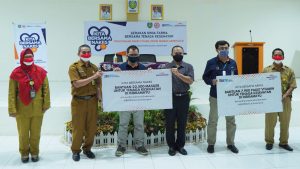 Read more about the article Kimia Farma Again Donated 15,900 Supplement & Vitamin Packages to Healthcare Workers